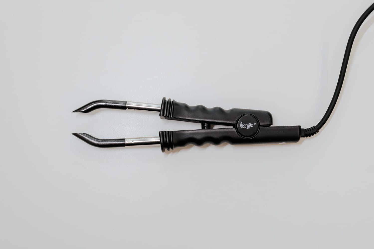 Pinza térmica para armado de extensiones — Producto — Adriana Mieres Estética