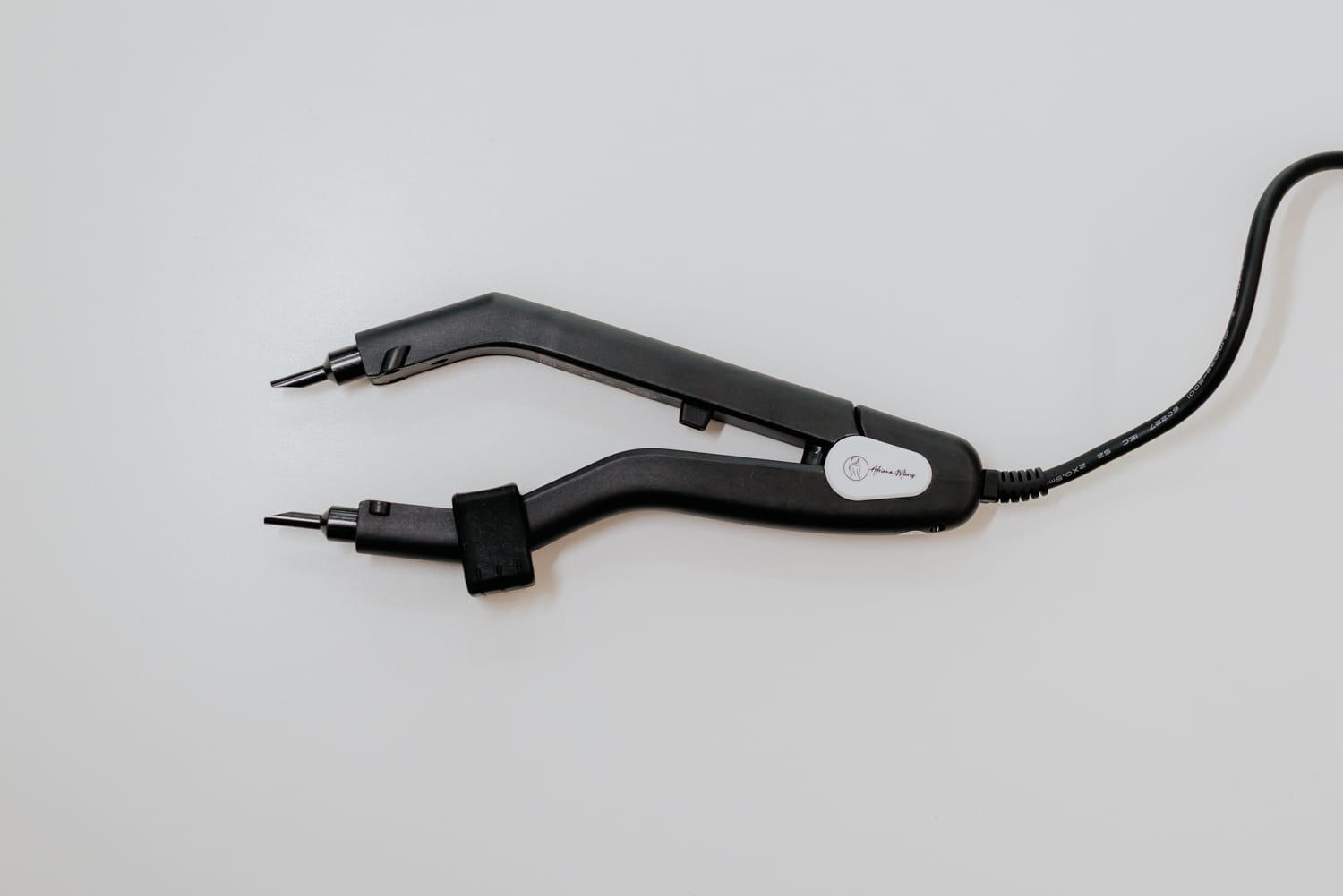 Pinza térmica para colocar extensiones — Producto — Adriana Mieres Estética